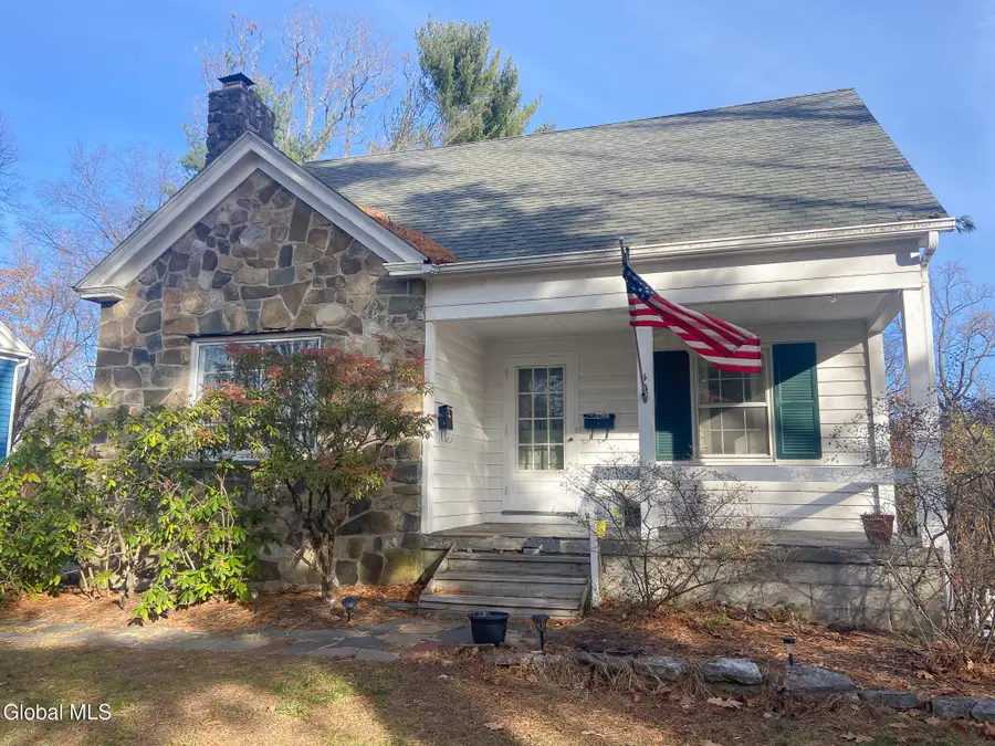 4 Woodridge Road, Bethlehem, NY 12054 - Image #2