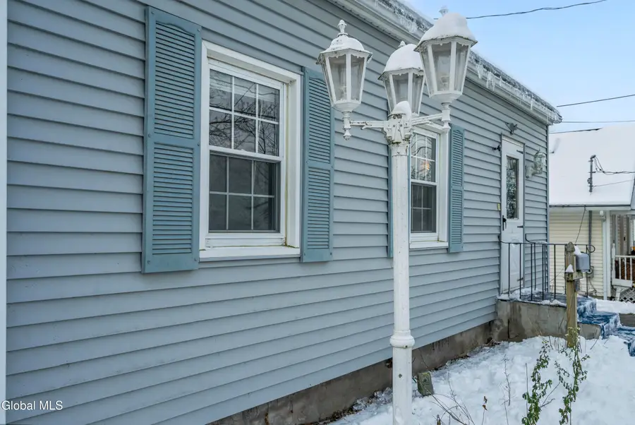 268 E Maryland Avenue, Hampton Manor, NY 12144 - Image #3