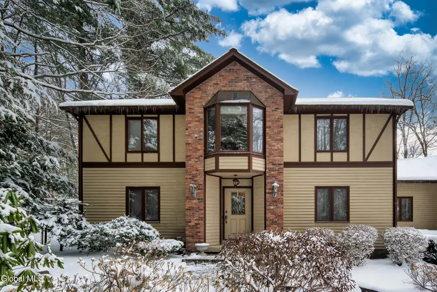 16 Innisbrook Drive, Clifton Park, NY 12065 - Image #2