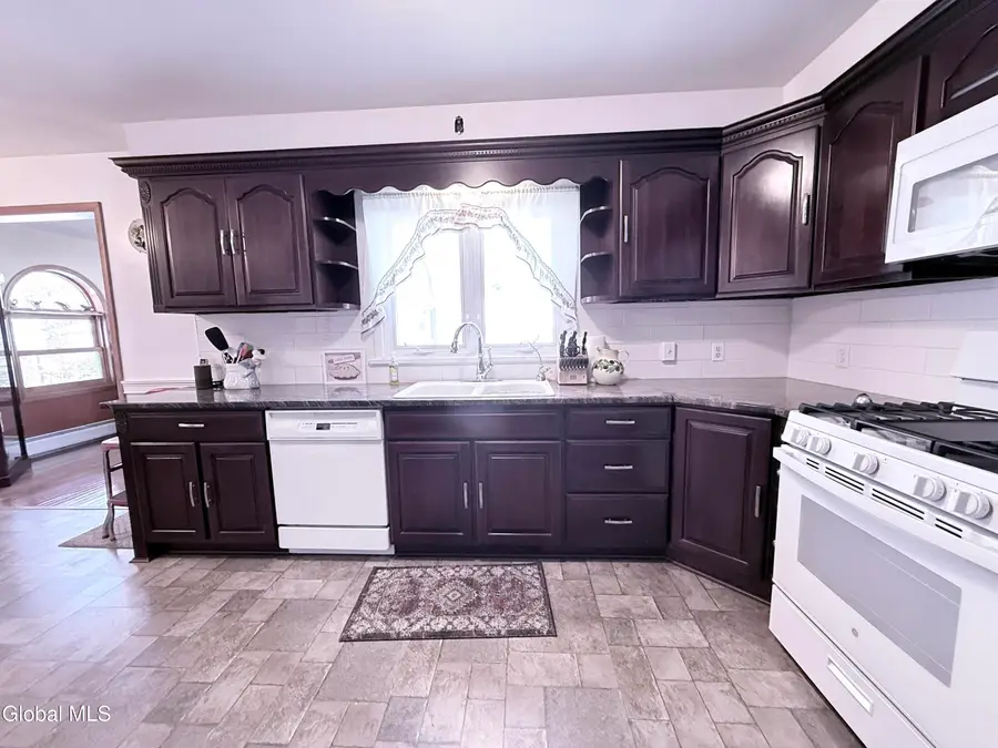 22 Peter Lane, Amsterdam, NY 12010 - Image #3