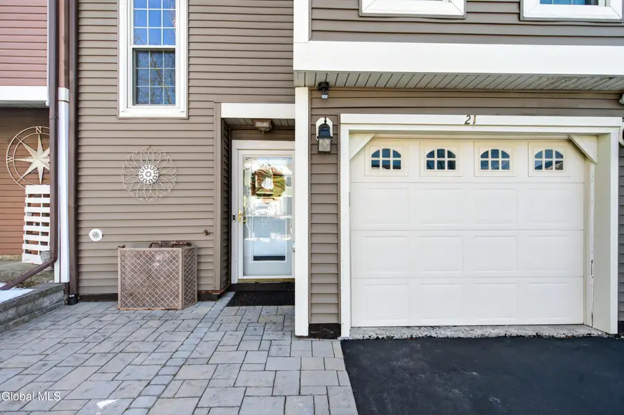 21 Ziemke Farm Lane, Cohoes, NY 12047 - Image #2