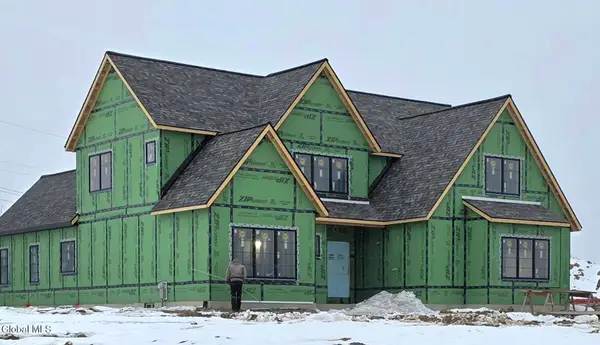 4 Faulkner Drive, Halfmoon, NY 12188