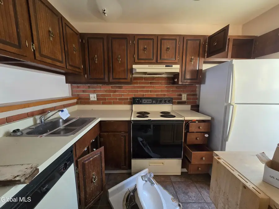 1005 Rockport Court, East Greenbush, NY 12061 - Image #2