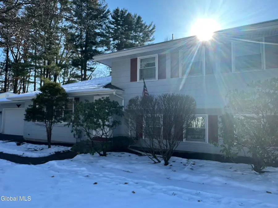 114 Dumbarton Drive, Bethlehem, NY 12054 - Image #2