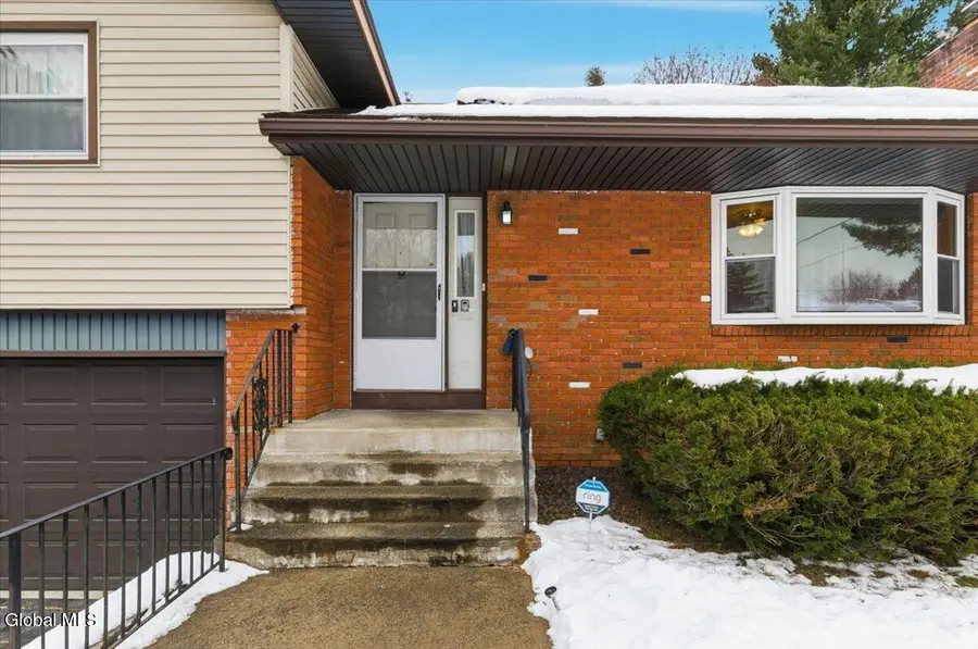 8 Louise Drive, Colonie Town, NY 12110 - Image #3