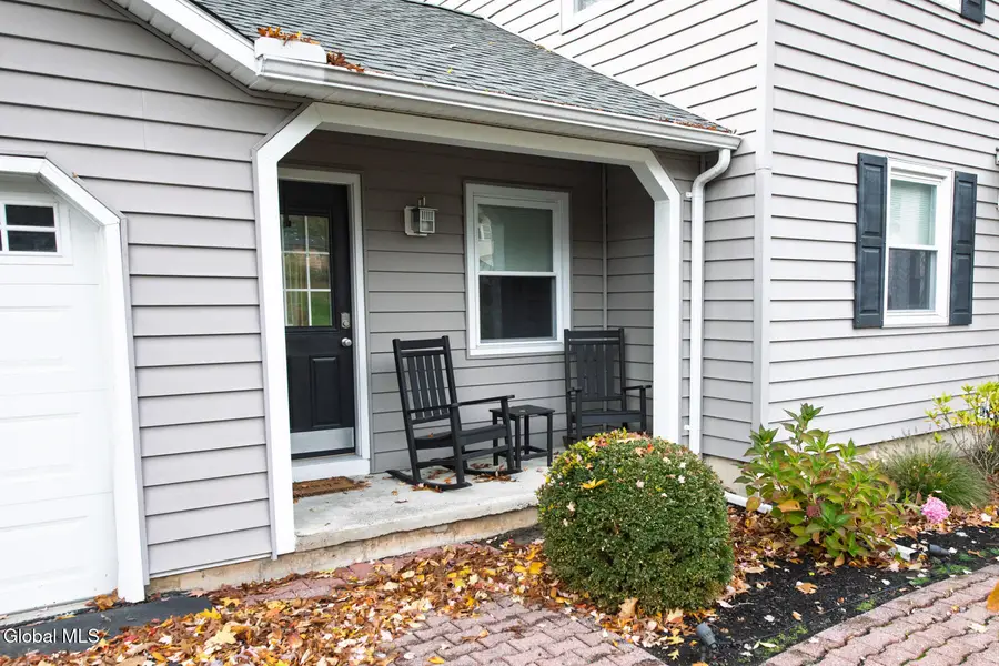 27 Wiltshire Way, Niskayuna, NY 12309 - Image #2