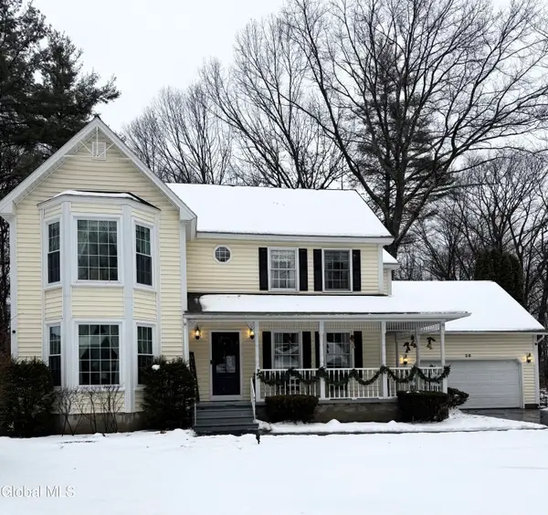 38 Deer Run Hollow, Halfmoon, NY 12065