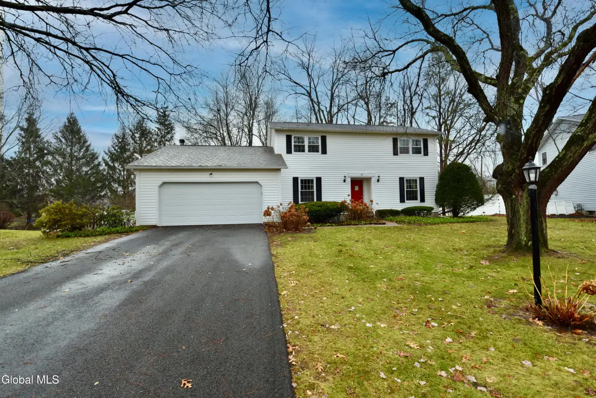 19 Ann Lee Court, Loudonville, NY 12110 - Image #1