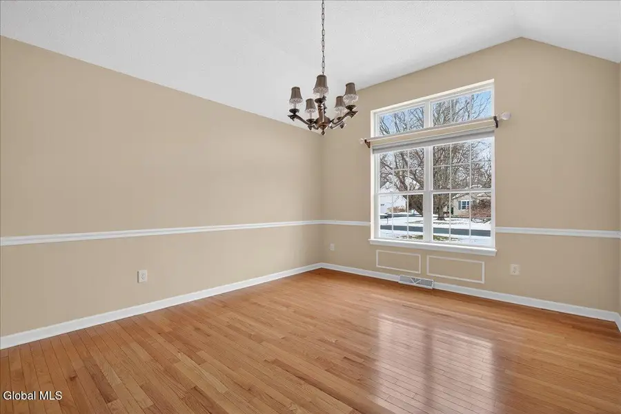 8 Danbury Court, Clifton Park, NY 12065 - #3