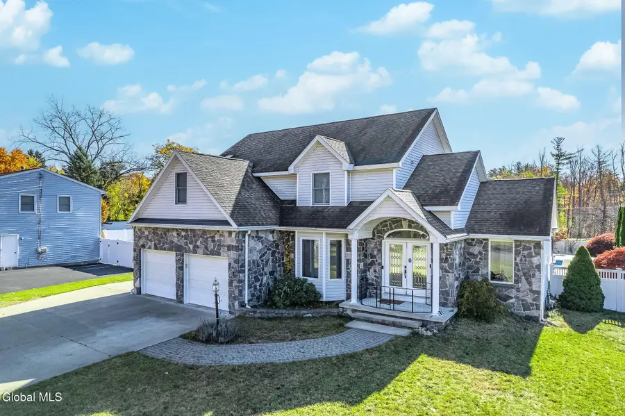 7 Theresa Ann Court, Colonie, NY 12205 - Image #2