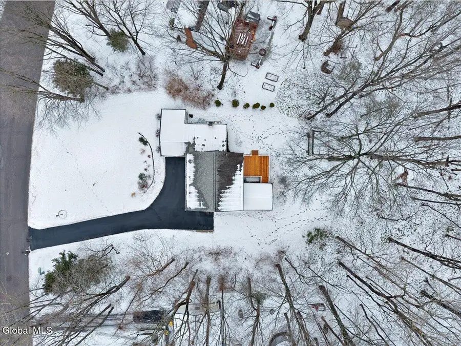 10 Barkwood Lane, Clifton Park, NY 12065 - Image #2