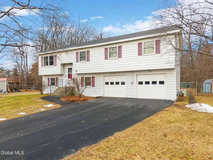 77 Bridle Path, Colonie, NY 12205 - Image #2