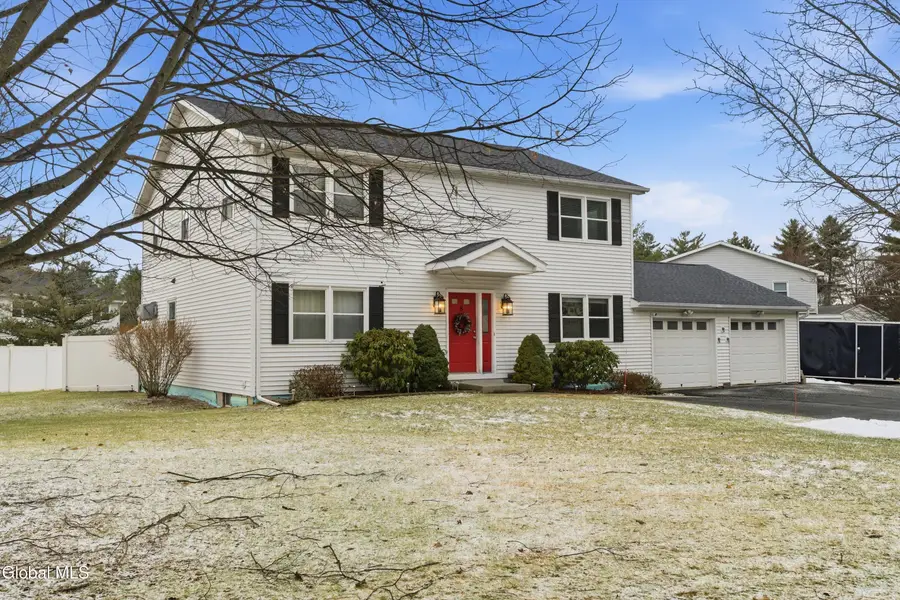 8 Woodridge Circle, Halfmoon, NY 12065 - Image #2