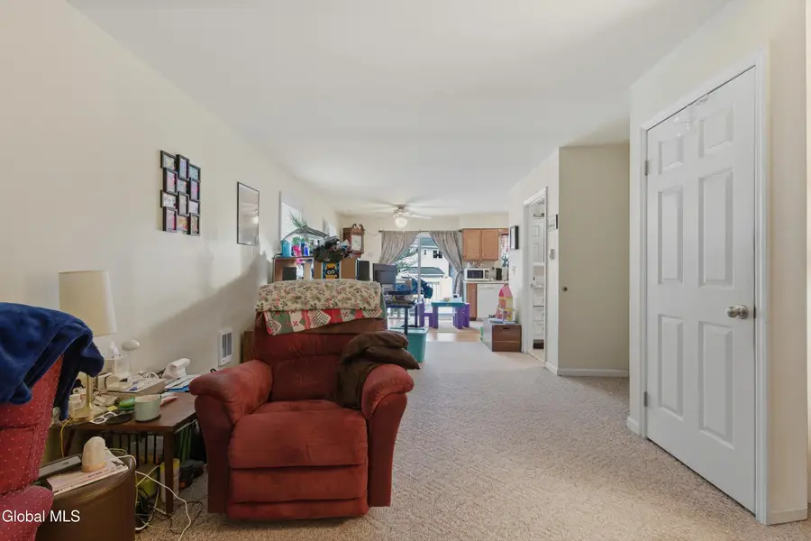 8 Woodridge Circle, Halfmoon, NY 12065 - Image #3