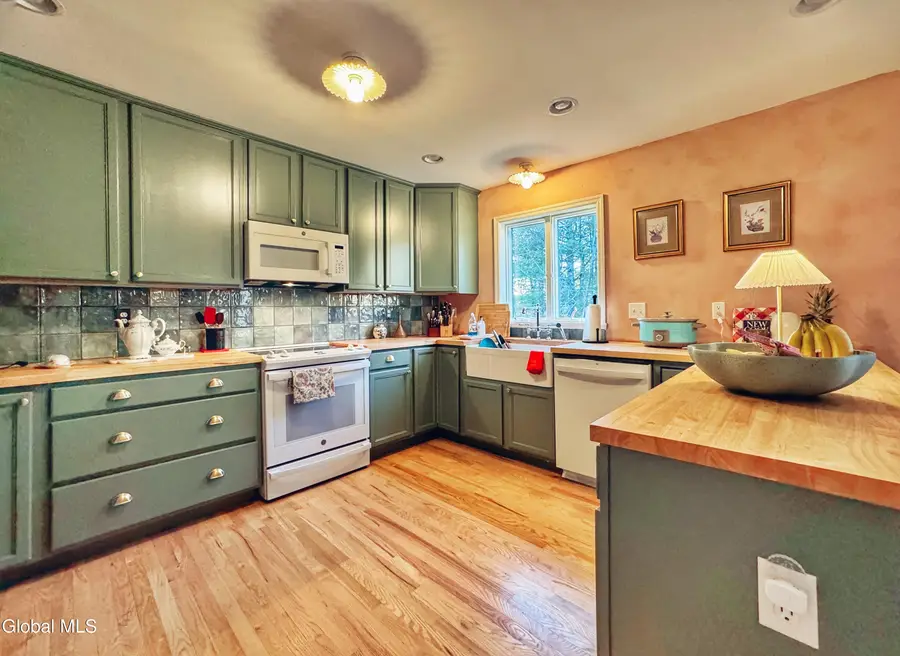 5 Clubhouse Court, Saratoga Springs, NY 12866 - Image #2