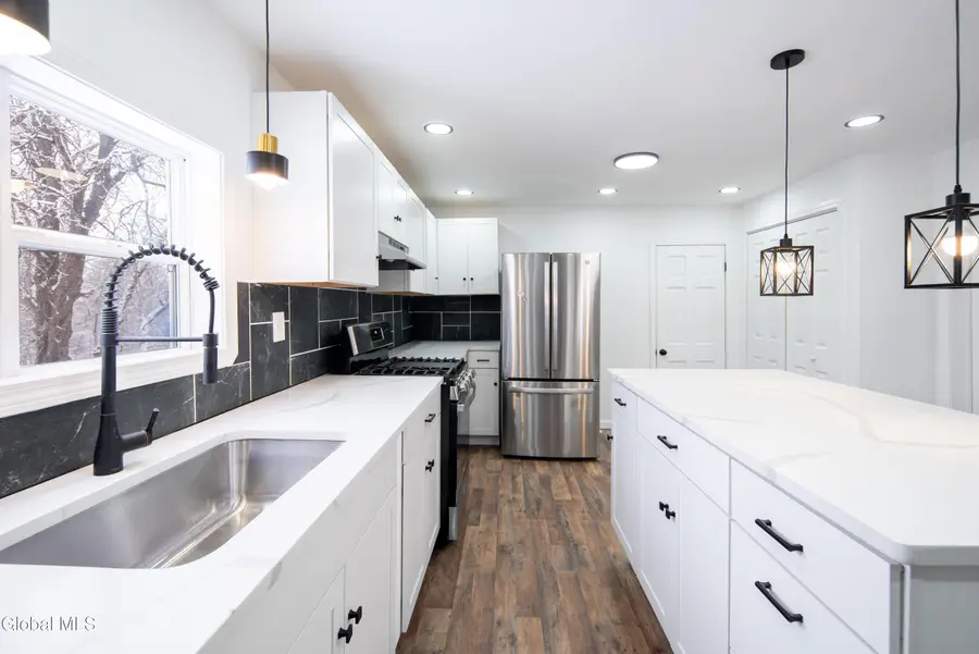 806 Strong Street, Schenectady, NY 12307 - Image #3