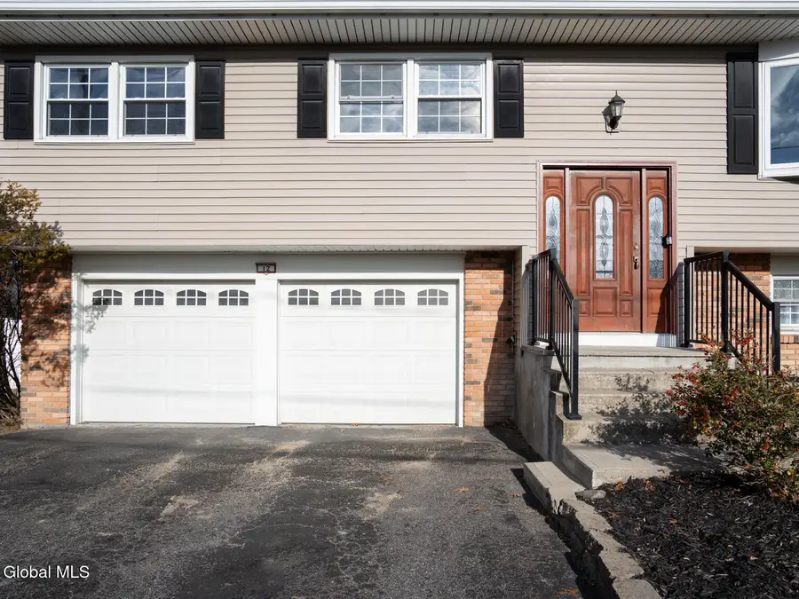 12 Gaslight Drive, Colonie, NY 12205 - Image #2