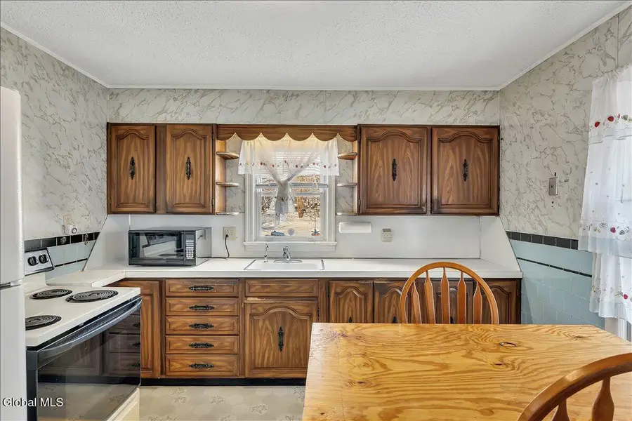 26 Shirley Drive, Schenectady, NY 12304 - Image #3