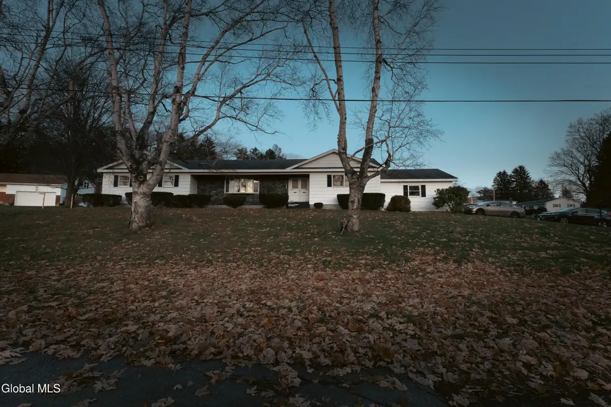 106 Country Ridge Court, Amsterdam, NY 12010 - Image #1