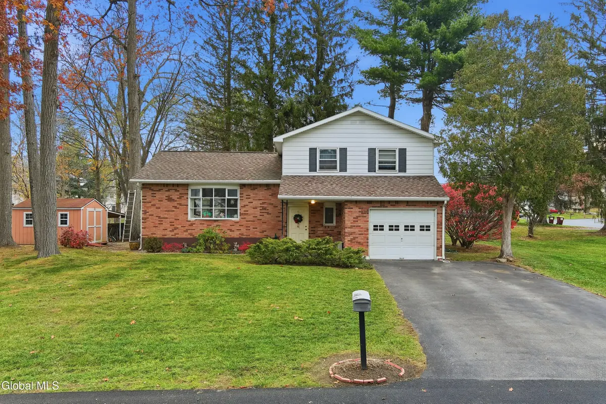 4 Flicker Drive, Colonie Town, NY 12110 - Image #1