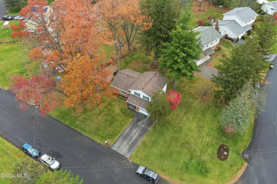 4 Flicker Drive, Colonie Town, NY 12110 - Image #2