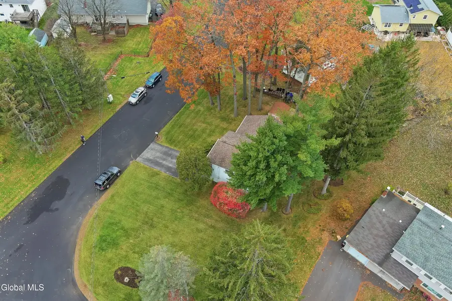 4 Flicker Drive, Colonie Town, NY 12110 - Image #3