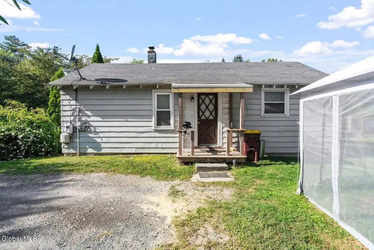 4205 Albany Street, Colonie, NY 12205 - #1