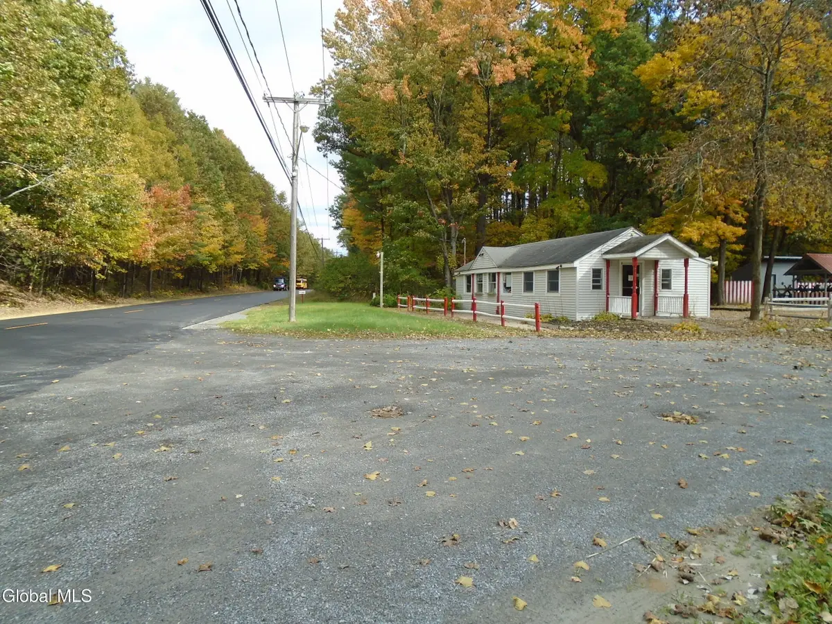 588 Lake Avenue, Saratoga Springs, NY 12866 - #1