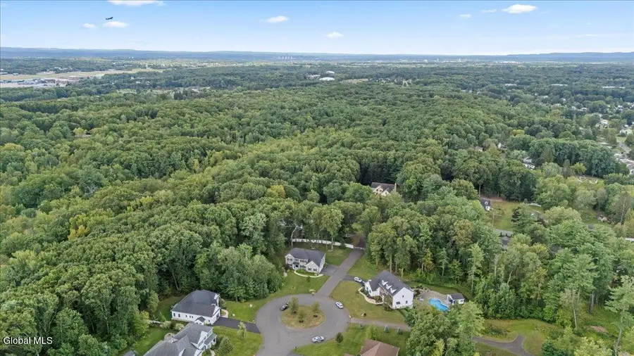 76 Tamarack Lane, Colonie Town, NY 12309 - Image #3