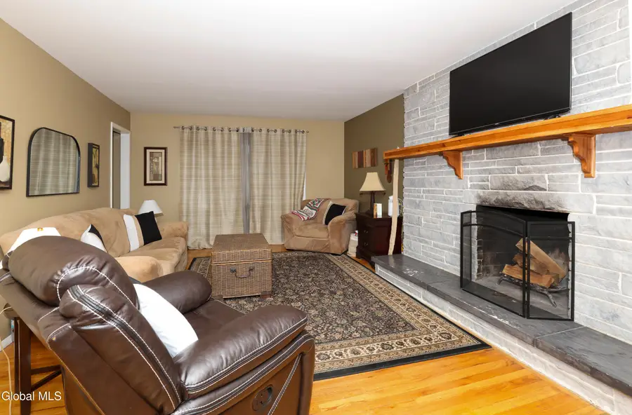 957 W Pine Hill Drive, Guilderland, NY 12303 - Image #3