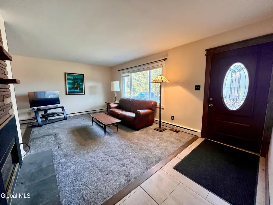 12 Gregory Lane, Loudonville, NY 12211 - Image #2