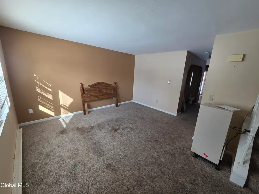 7 Woodridge Circle, Halfmoon, NY 12065 - Image #3