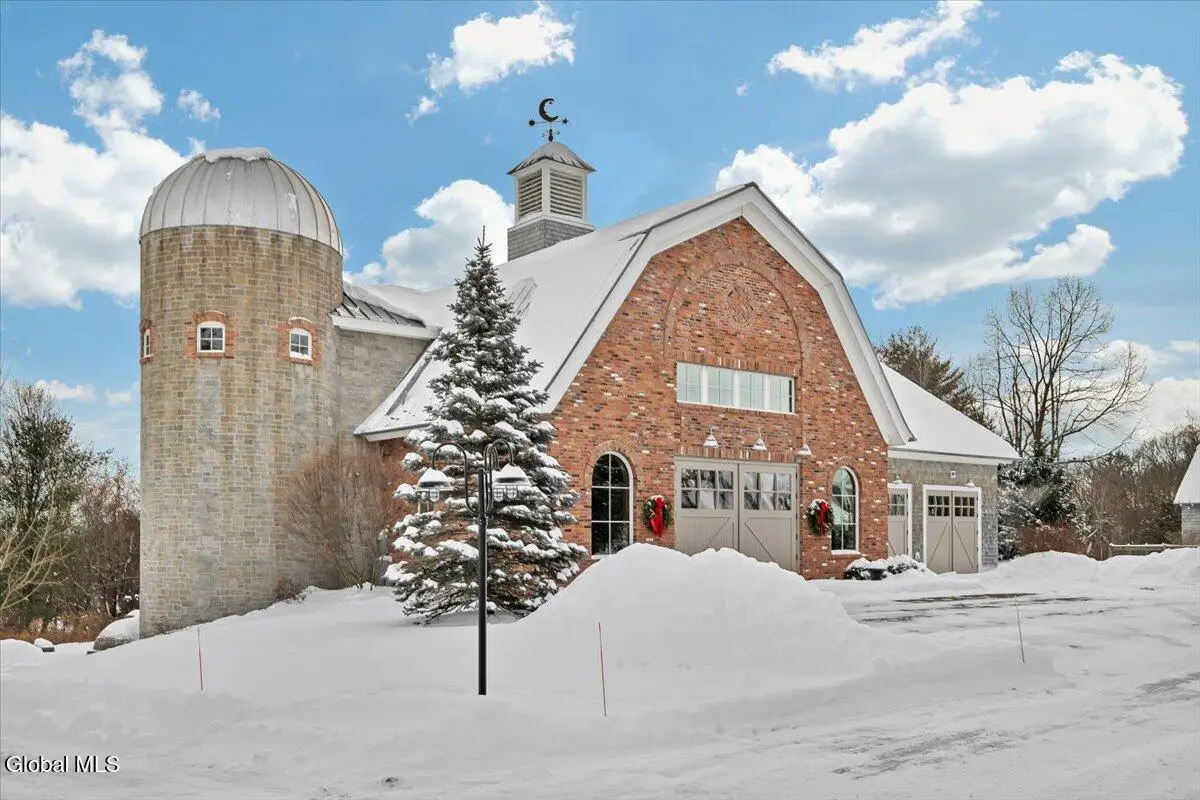 331 Vly Road, Colonie Town, NY 12309 - #1