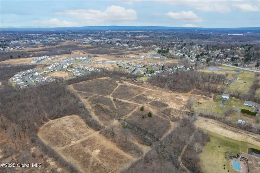 30 Landor Lane, Colonie Town, NY 12047 - #3