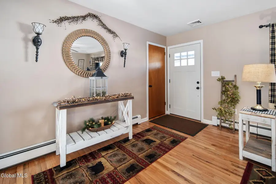 437 E Lucille Lane, Rotterdam, NY 12306 - #3