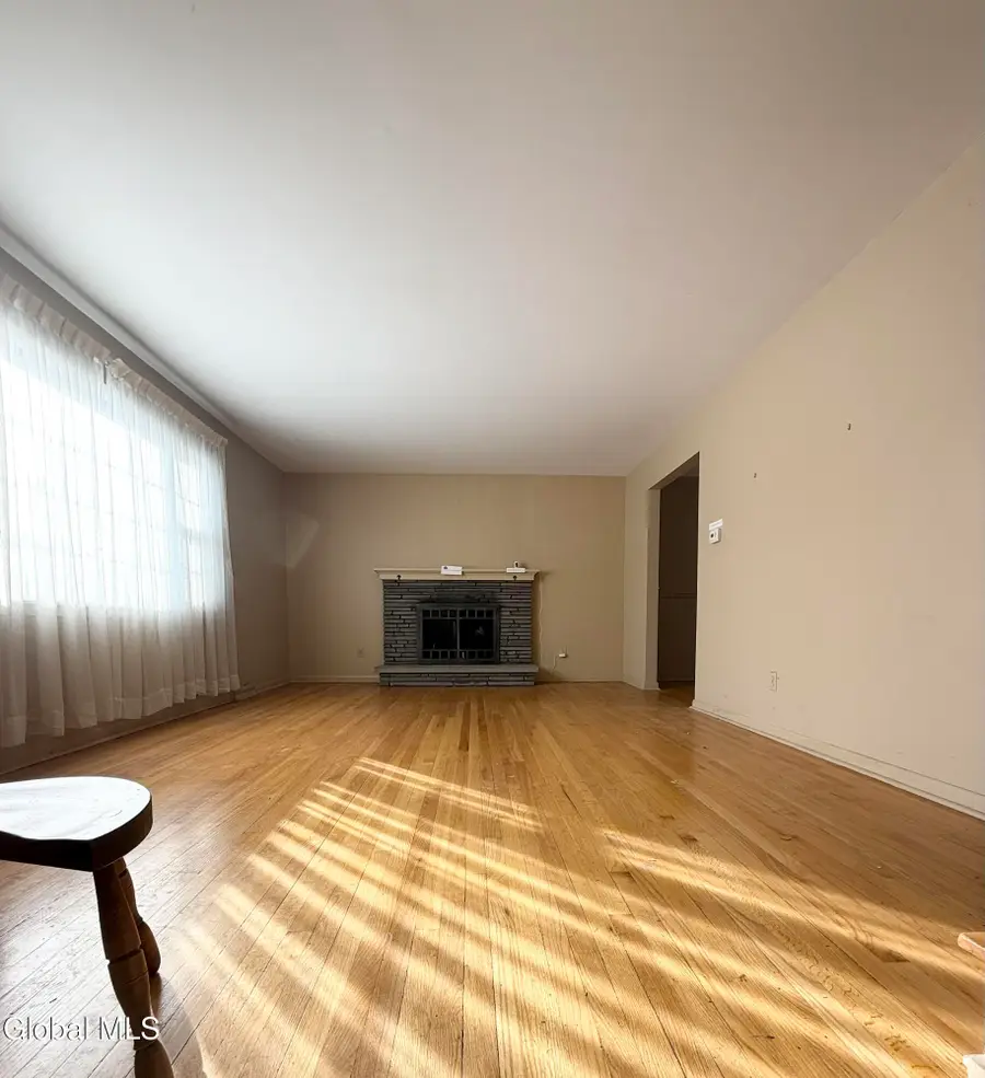 4 Oaktree Lane, Colonie Town, NY 12309 - #2