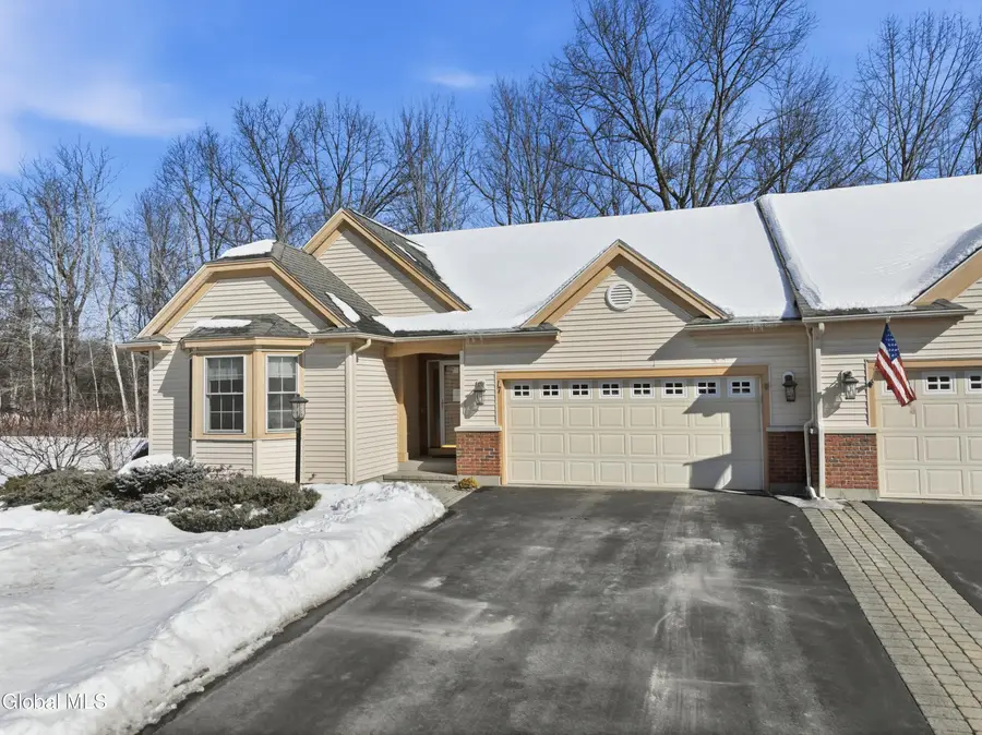 17 Camden Circle, Bethlehem, NY 12054 - #2