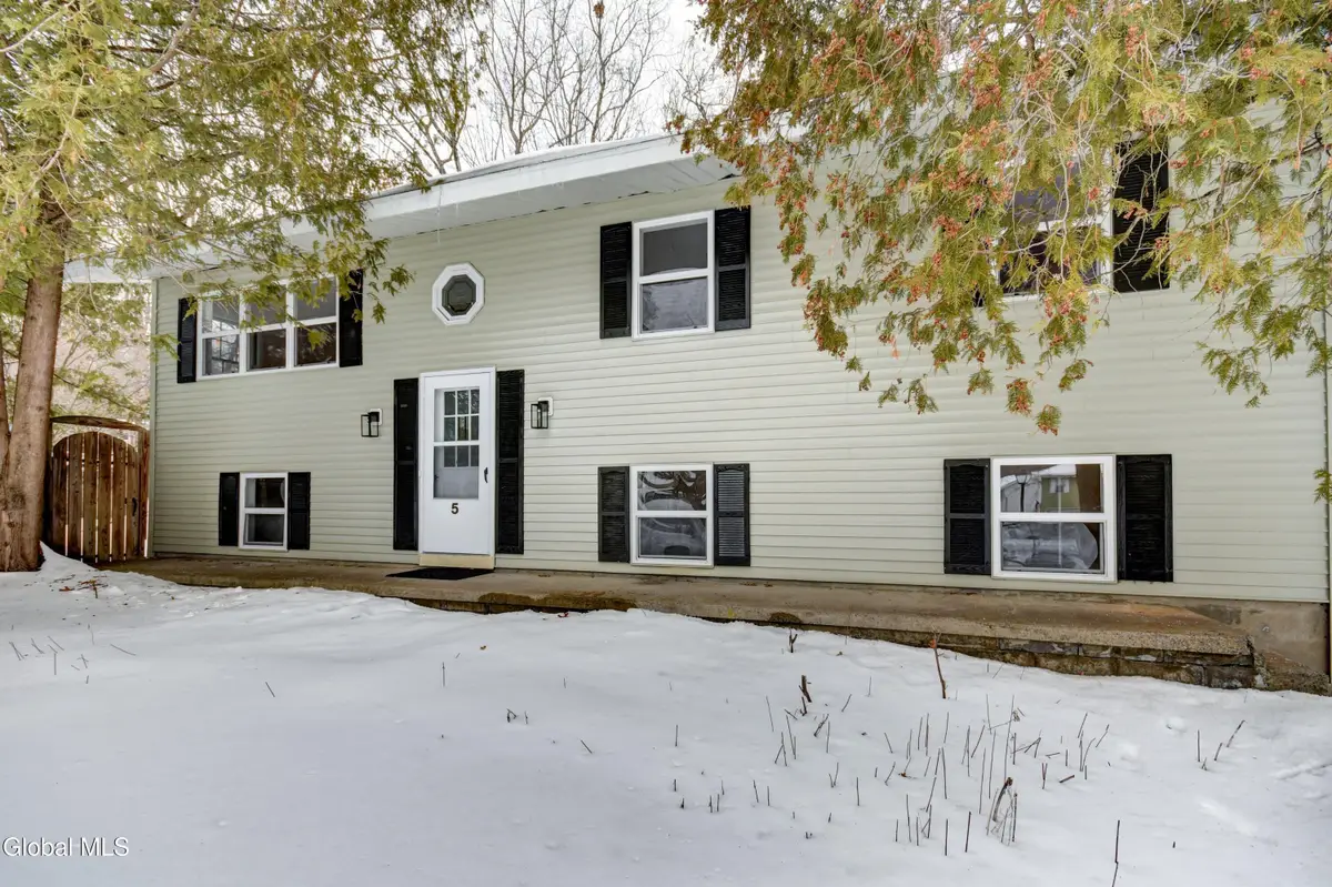 5 Deerleap Place, Saratoga Springs, NY 12866 - #1