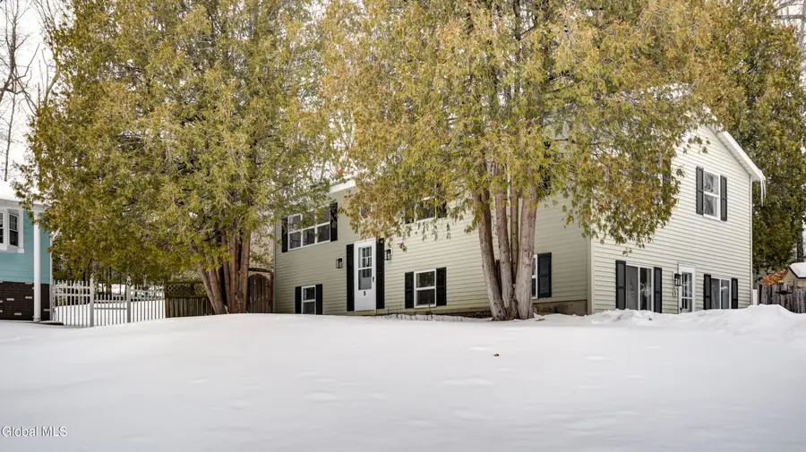 5 Deerleap Place, Saratoga Springs, NY 12866 - #2