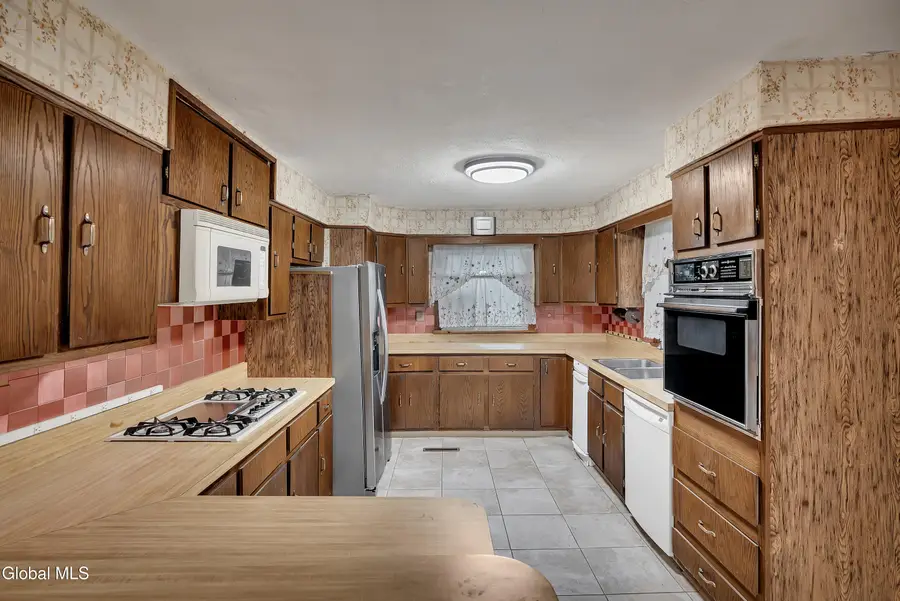 31 Saint George Place, Colonie, NY 12304 - #3