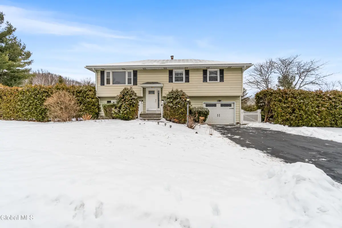 31 Dan-del Drive, Latham, NY 12110 - #1