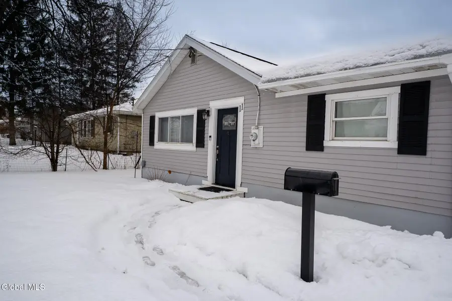 11 Rhode Island Avenue, Hampton Manor, NY 12144 - #2