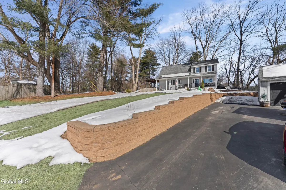 413 E Campbell Rd Extension, Rotterdam, NY 12303 - #1