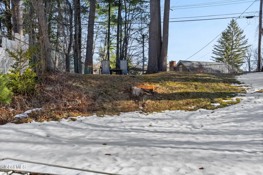 27 Dresden Court, Westmere, NY 12203 - #3