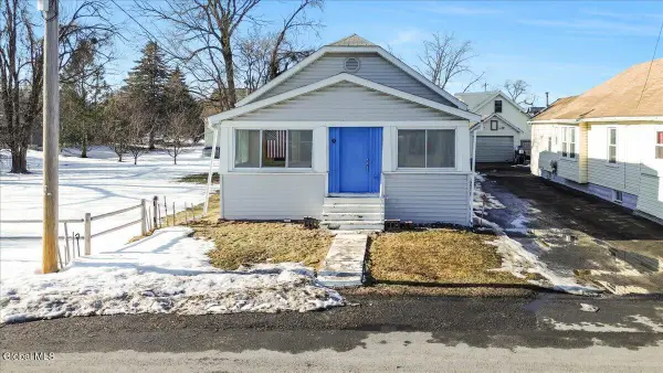 9 Elmhurst Avenue, Colonie, NY 12205