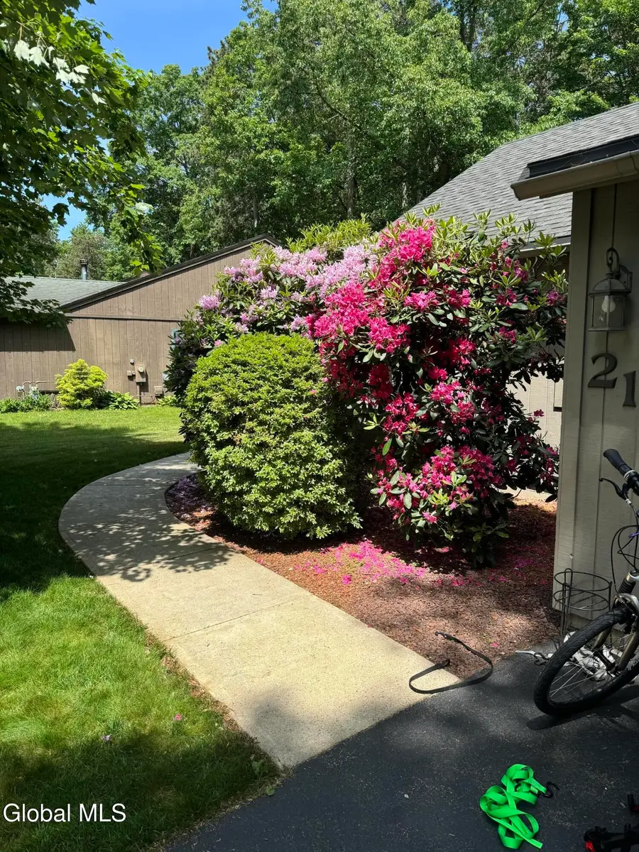 21 Arrow Wood Place, Malta, NY 12020 - #3