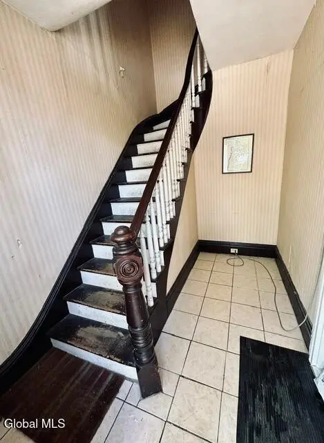 902 3rd Avenue, Troy, NY 12182 - #2