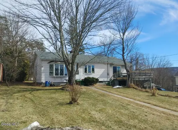 12 3rd Avenue, Ticonderoga, NY 12883