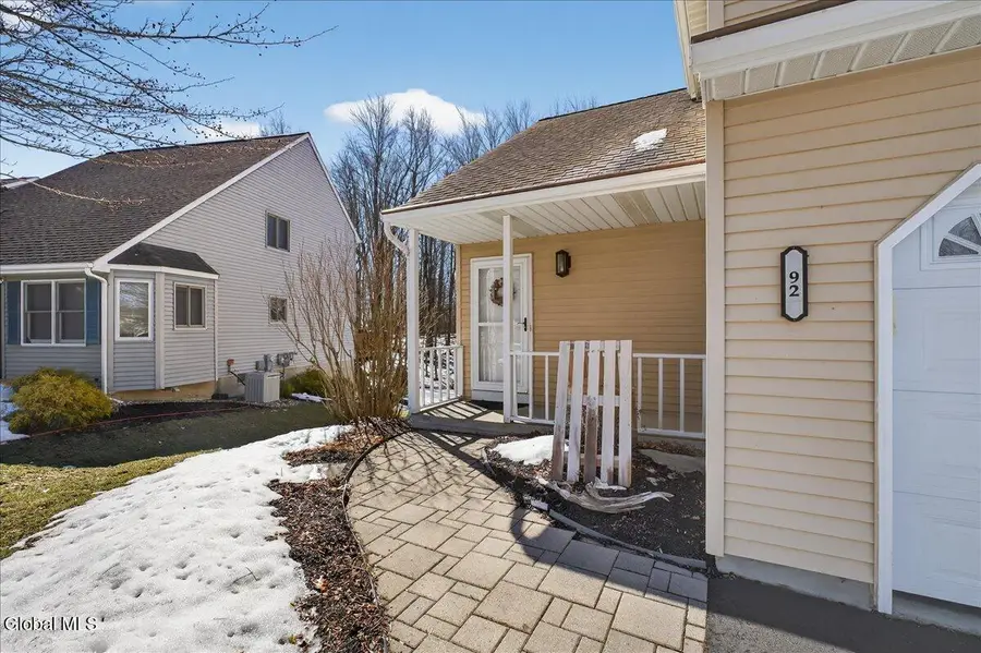 92 Cooks Court, Halfmoon, NY 12188 - #3