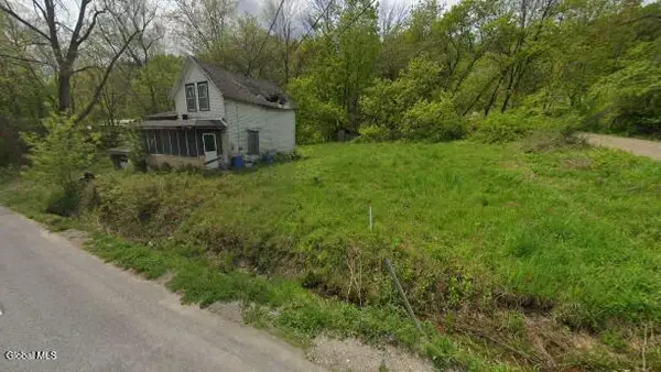 23 Dundee Avenue, Hoosick Falls, NY 12090